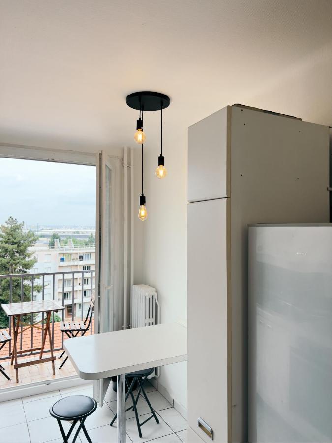 Apartment Spacieux Avec Balcon Saint-Fons