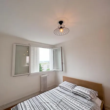 Appartement Spacieux Avec Balcon Saint-Fons Extérieur photo